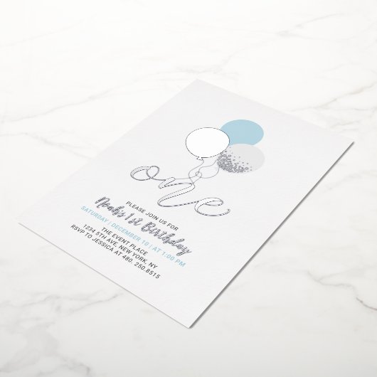 Blauwe en zilveren ballonnen Een eerste jonge verj Folie Uitnodiging (Gedraaid)