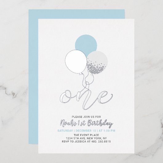 Blauwe en zilveren ballonnen Een eerste jonge verj Folie Uitnodiging (Voorkant / Achterkant)
