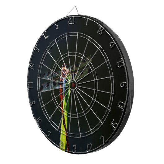 Blauwe en zwarte Dragonfly op groen en rood gras Dartbord (Voorkant Rechts)