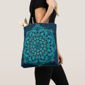 Blauwe etnische mandala. Rasterkopie Tote Bag (Dichtbij)