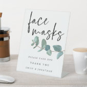 Blauwe eucalyptus laat het gezichtsmasker script a reclamebord met voetstuk (Insitu)