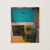 Blauwe fiets en deur in de zomer legpuzzel (Verticaal)