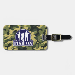 Blauwe "Fish On"-visserij-logo op groene camouflag Bagagelabel