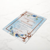 Blauwe flora elegant vlinderbloembruiloft folie uitnodiging (Gedraaid)