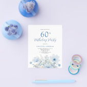 Blauwe Floral Budget 60e uitnodiging op de verjaar Flyer (Enkel)