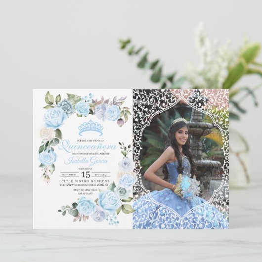 Blauwe Floral Quinceanera Birthday Foto Invitatio  Kaart (Staand voorkant)