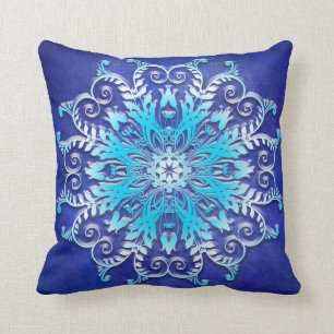 Blauwe florale mandala op de grunge achtergrond. kussen