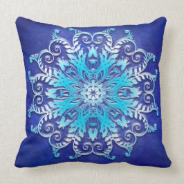 Blauwe florale mandala op de grunge achtergrond. kussen
