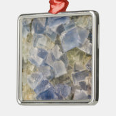 Blauwe fluorietkristallen in matrix metalen ornament (Links)