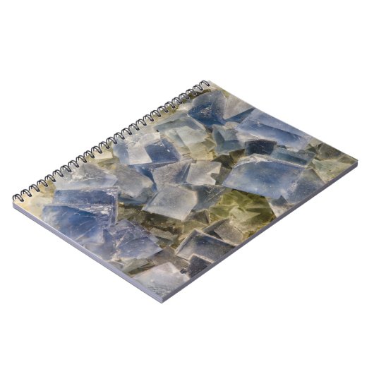 Blauwe fluorietkristallen in matrix notitieboek (Linkerzijde)