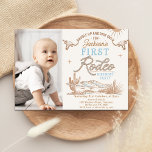 Blauwe Foto Eerste Rodeo 1e Verjaardag Kaart<br><div class="desc">Blue Photo First Rodeo 1st Birthday Invitation Blue and brown boy's style eerste rodeo verjaardagsuitnodiging met een woestijnlandschap met cactus, longhorn koeien, zon en een touw als tekst op kop. De eerste rodeo-verjaardagsuitnodiging van deze jongen heeft ook een foto aan de zijkant en is ideaal voor een eerste verjaardagsfeest met...</div>