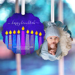 Blauwe foto Hanukkah Menorah Kaarsen Modern Boho Ornament Kaart<br><div class="desc">"Fijne Chanoeka." Een speelse, moderne, kunstzinnige illustratie van boho-patroonkaarsen en handgeschreven kalligrafiescript helpen u de vakantie van Chanoeka in stijl in te luiden. Assortiment blauwe boho kaarsen met kleurrijke faux folie patronen bedekken een rijke, diepblauw getextureerde achtergrond aan de voorkant. Je favoriete foto siert de achterkant. Voel de warmte en...</div>