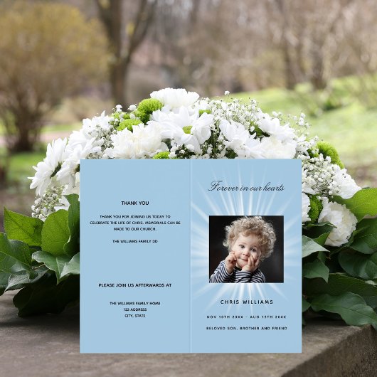 Blauwe foto jongen begrafenisprogramma kaart