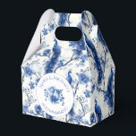 Blauwe Franse Chinoiserie Peacock bruiloft Bedankdoosjes<br><div class="desc">Cadeaudoos | Elegante bruiloft verpakking. Deze blauw Franse Chinoiserie Peacock geschenkdoos is ontworpen met Delfts blauwe bloemenelementen geïnspireerd op het Franse boerderijdecor. Met ingewikkelde bloemtakken, trailing bloemen en blauwe pauwen, deze doos is geschikt voor bruiloften, verjaardagen, of een speciale gelegenheid. Vul eenvoudig de tekstvelden in om de geschenkdoos voor uw...</div>