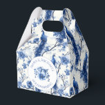 Blauwe Franse Chinoiserie Peacock bruiloft Bedankdoosjes<br><div class="desc">Cadeaudoos | Elegante bruiloft verpakking. Deze blauw Franse Chinoiserie Peacock geschenkdoos is ontworpen met Delfts blauwe bloemenelementen geïnspireerd op het Franse boerderijdecor. Met ingewikkelde bloemtakken, trailing bloemen en blauwe pauwen, deze doos is geschikt voor bruiloften, verjaardagen, of een speciale gelegenheid. Vul eenvoudig de tekstvelden in om de geschenkdoos voor uw...</div>