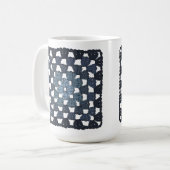 Blauwe gehaakte Granny Square koffiemok (Voorkant links)