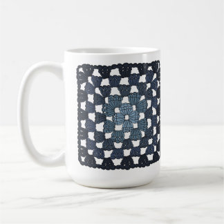 Blauwe gehaakte Granny Square koffiemok