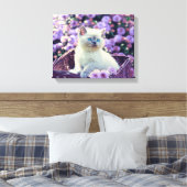 Blauwe, gekleurde keukenkat in mandje met paarse b canvas afdruk (Insitu (Slaapkamer))