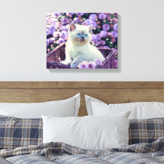 Blauwe, gekleurde keukenkat in mandje met paarse b canvas afdruk (Insitu (Slaapkamer))