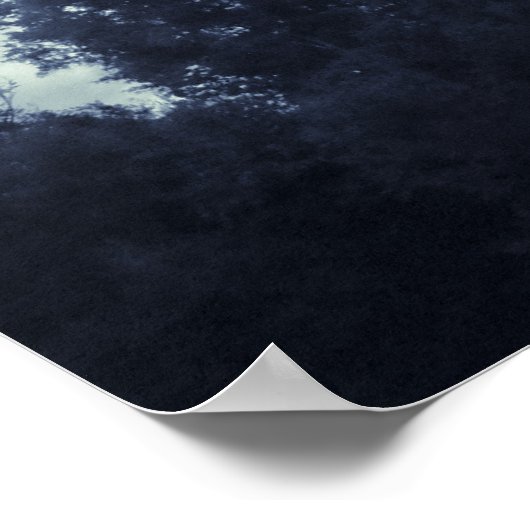 Blauwe gekleurde wolken, hemel en bomen poster (Hoek)