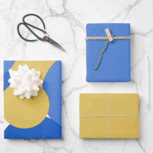 Blauwe, gele en witte pooldots  inpakpapier vel