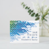 Blauwe geometrische driehoeken bruiloft Save the D Aankondigingskaart (Staand voorkant)