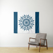 Blauwe Geometrische Mandala Witte Achtergrond Wandkleed (In Situ (horizontaal))