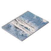 Blauwe gepantserde spijkerbroek, gekraakte spijker notitieboek (Linkerzijde)