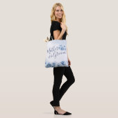 Blauwe gepersonaliseerde bloem moeder van de bruin tote bag (Op model)