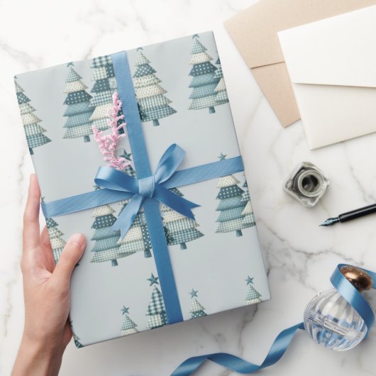 Blauwe geruite kerstbomen cadeaupapier (Geschenken)