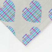 Blauwe gestreepte harten op kiezelgrijs fleece deken (Hoek)