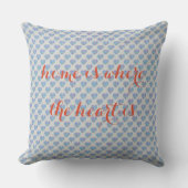 Blauwe gestreepte harten op kiezelgrijs kussen (Voorkant)