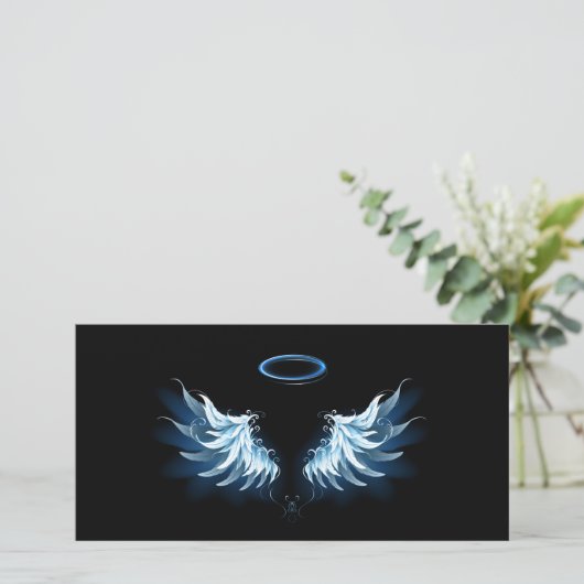 Blauwe Ggloed Angel Wings op zwarte achtergrond Bedankkaart (Staand voorkant)