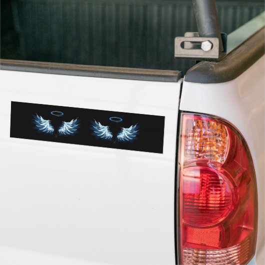 Blauwe Ggloed Angel Wings op zwarte achtergrond Bumpersticker (Op Truck)