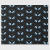 Blauwe Ggloed Angel Wings op zwarte achtergrond Cadeaupapier (Vlak)