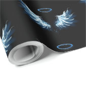 Blauwe Ggloed Angel Wings op zwarte achtergrond Cadeaupapier (Rol Hoek)
