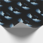 Blauwe Ggloed Angel Wings op zwarte achtergrond Cadeaupapier (Hoek)