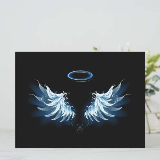 Blauwe Ggloed Angel Wings op zwarte achtergrond Feestdagenkaart (Staand voorkant)