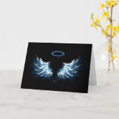 Blauwe Ggloed Angel Wings op zwarte achtergrond Kaart (Gele Bloem)