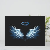 Blauwe Ggloed Angel Wings op zwarte achtergrond Kaart (Staand voorkant)