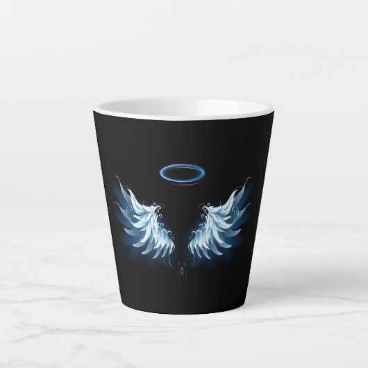 Blauwe Ggloed Angel Wings op zwarte achtergrond Latte Mok (Voorkant)