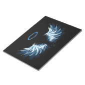 Blauwe Ggloed Angel Wings op zwarte achtergrond Notitieblok (Schuin)