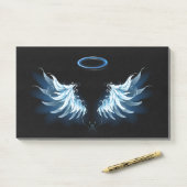 Blauwe Ggloed Angel Wings op zwarte achtergrond Post-it® Notes (Op bureau)