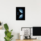 Blauwe Ggloed Angel Wings op zwarte achtergrond Poster (Thuiskantoor)