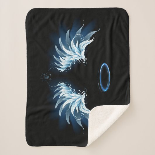 Blauwe Ggloed Angel Wings op zwarte achtergrond Sherpa Deken (Voorkant)