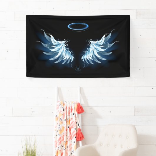 Blauwe Ggloed Angel Wings op zwarte achtergrond Spandoek (Insitu)