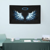Blauwe Ggloed Angel Wings op zwarte achtergrond Spandoek (Beurs)