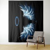 Blauwe Ggloed Angel Wings op zwarte achtergrond Wandkleed (In situ)