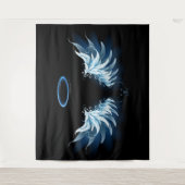 Blauwe Ggloed Angel Wings op zwarte achtergrond Wandkleed (Voorkant)