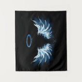 Blauwe Ggloed Angel Wings op zwarte achtergrond Wandkleed (Voorkant)